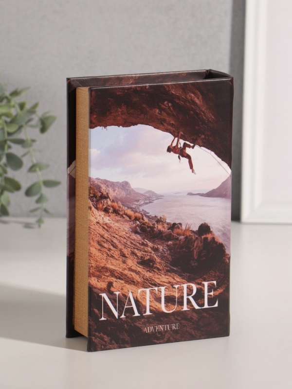 Сейф-книга дерево кожзам  Сейф-книга дерево кожзам "Приключения и путешествия" 21х13х5 см