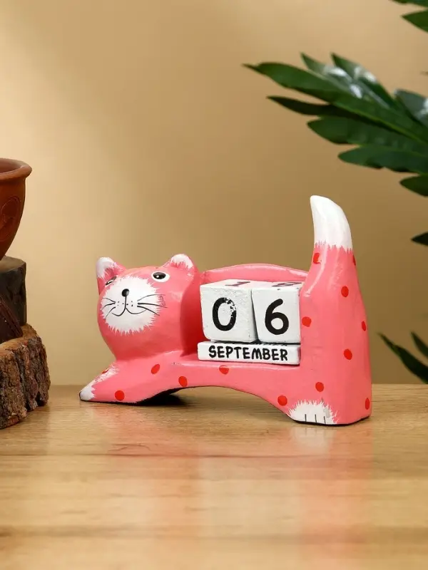 Календарь настольный Календарь настольный "Кошка" дерево 13х4х10 см, цв. розовый