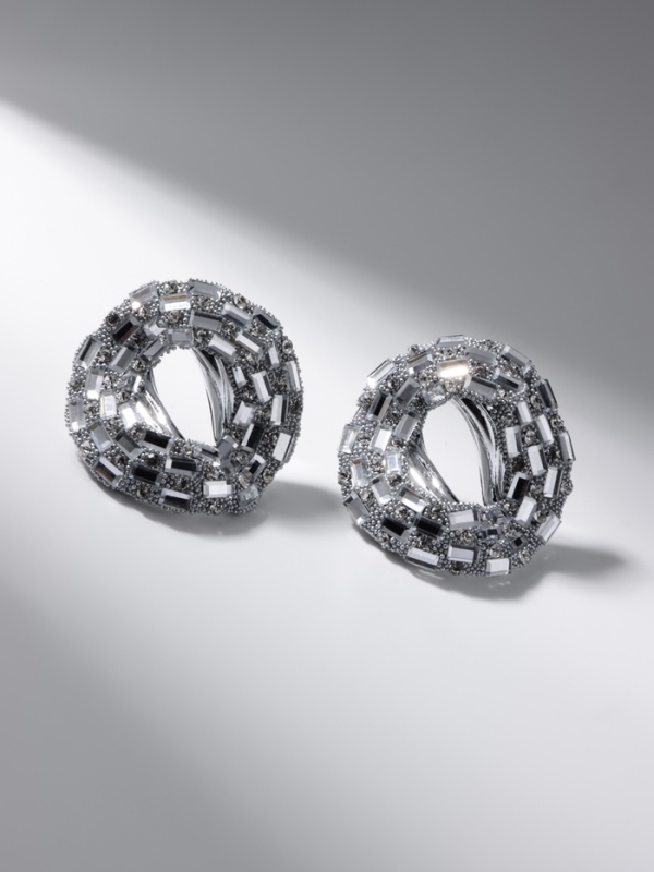 Серьги со стразами «Блеск» бублик, белые в серебре Серьги со стразами «Блеск» бублик, белые в серебре