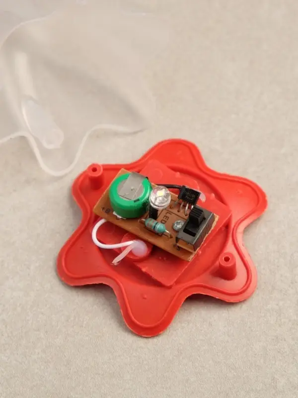 Садовый светильник &laquo;Цветок красный&raquo;, уличный, на солнечной батарее, 6&times;29&times;6 см, 1 LED, свечение белое