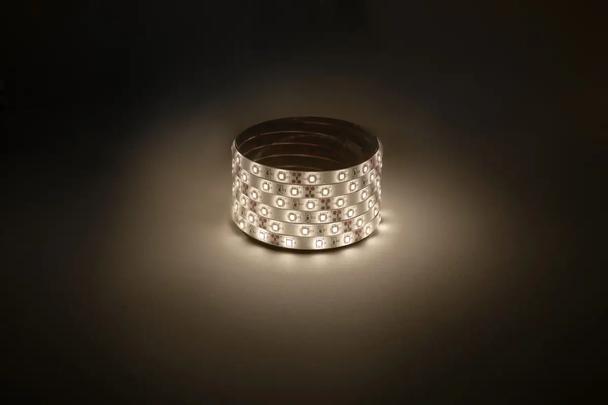 Лента светодиодная 4,8Вт/м 12В 3000К IP65 60LED/м LS2835-60LED-IP65-WW-eco-5m