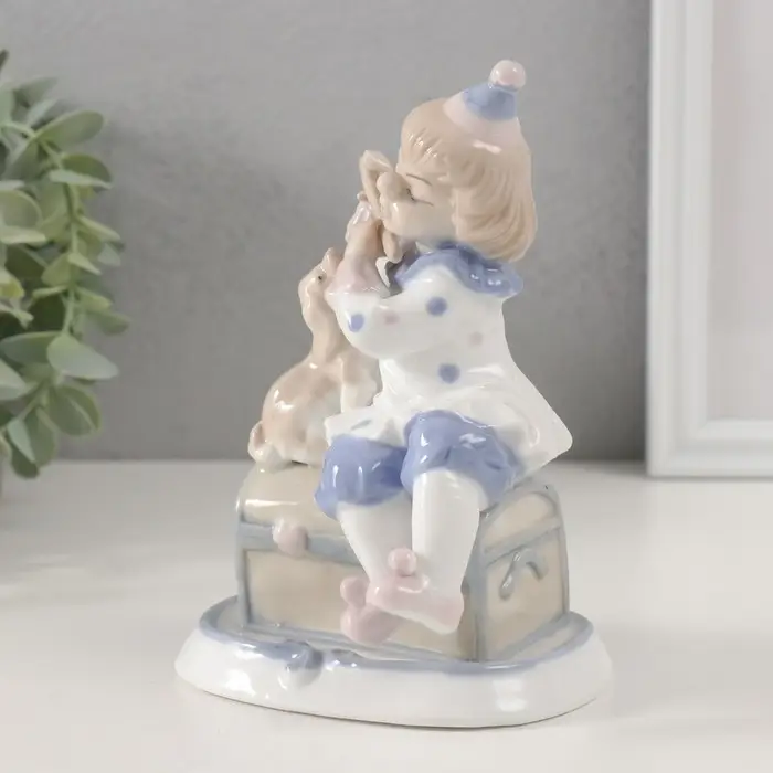 Сувенир керамика "Клоун на сундуке с собакой" 8,7х11х15 см