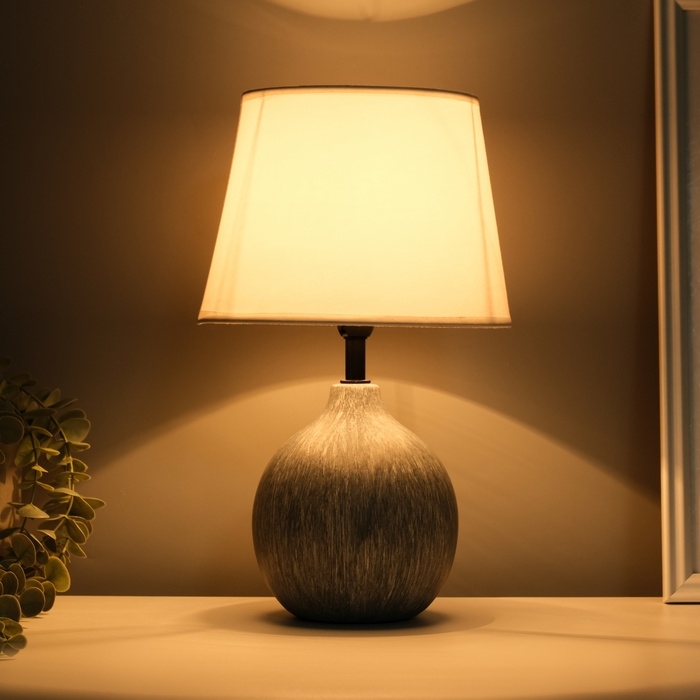 Лампа настольная Лампа настольная "Тезис" 1х40Вт Е14 серый 20х20х32см