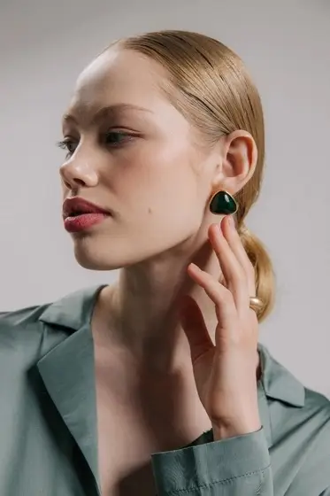 Серьги акрил &laquo;Стиль&raquo;, треугольник, цвет изумрудный прозрачный в золоте