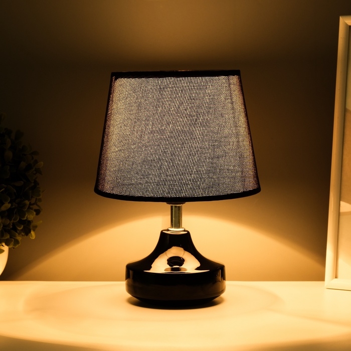 Настольная лампа с абажуром RISALUX «Блеск», 1×40 Вт, Е27, чёрный, 17×17×24 см Настольная лампа с абажуром RISALUX «Блеск», 1×40 Вт, Е27, чёрный, 17×17×24 см