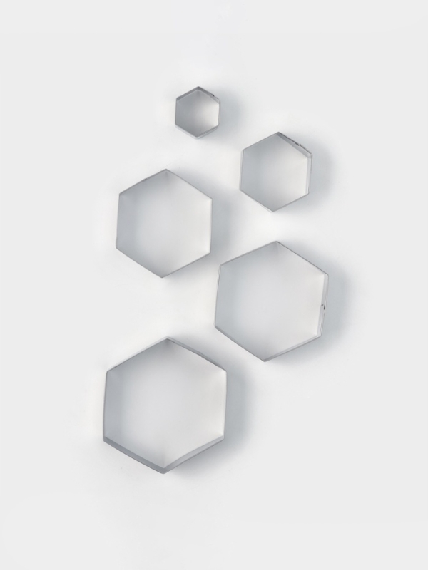 Формы печенья Доляна «Шестиугольник», набор 5 шт., 9.6×8.3×2.5 см, нержавеющая сталь, серебристые Формы печенья Доляна «Шестиугольник», набор 5 шт., 9.6×8.3×2.5 см, нержавеющая сталь, серебристые