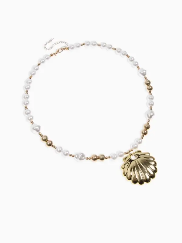 Кулон на жемчужных бусах "Ракушка", цвет белый в золоте