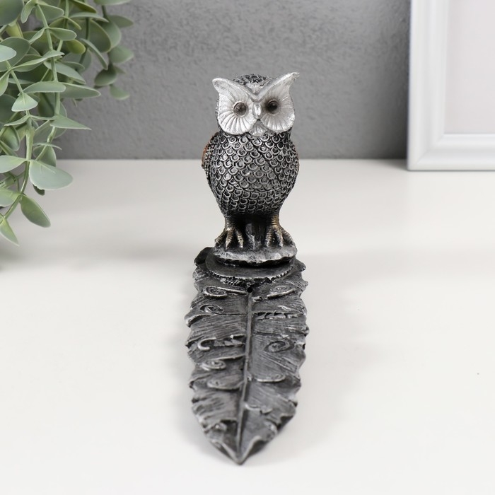 Сувенир полистоун с подставкой под благовония Сувенир полистоун с подставкой под благовония "Филин на пёрышке" 5х24х10 см