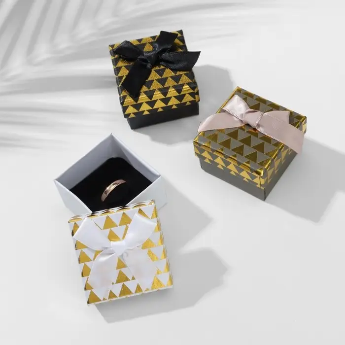 Коробочка подарочная под кольцо/серьги «Треугольники», 5×5 (размер полезной части 4.5×4.5 см), МИКС Коробочка подарочная под кольцо/серьги «Треугольники», 5×5 (размер полезной части 4.5×4.5 см), МИКС