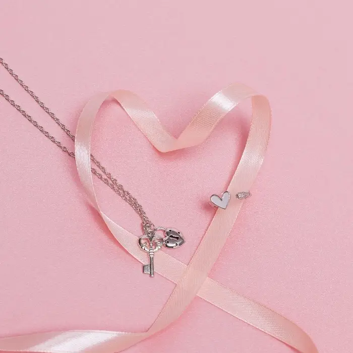 Кольцо &laquo;Сердце&raquo;, мультяшное, белое в серебре, безразмерное