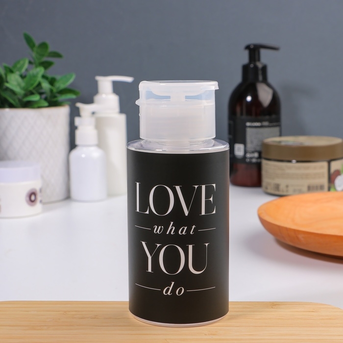 Флакон с помпой «Love what you do», 200 мл, цвет чёрный/белый Флакон с помпой «Love what you do», 200 мл, цвет чёрный/белый