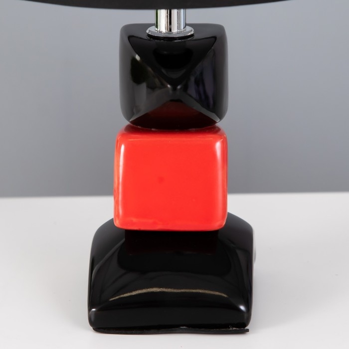 Настольная лампа Настольная лампа "Дасия" E14 40Вт черно-красный 18х18х29 см RISALUX