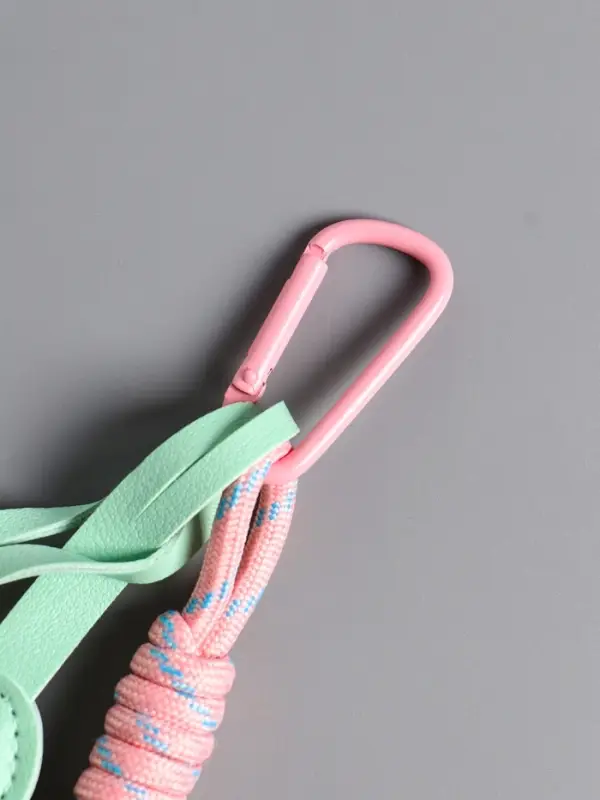 Брелок на карабине кожзам, текстиль  Брелок на карабине кожзам, текстиль "Цветочки" мятно-розовый, с узлом 25х7х1,5 см