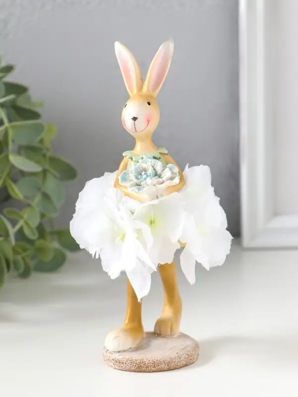 Сувенир полистоун "Зайка в цветочной юбочке, с капустой" 4,8х4,5х15,2 см