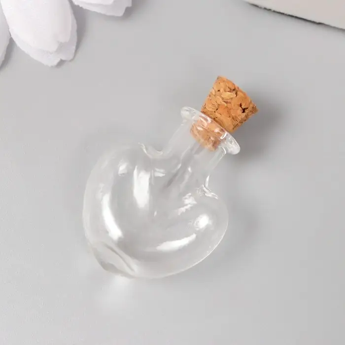 Маленькая стеклянная баночка «Бутыль: сердце с пробкой», для творчества и декора, 1×2.2×2.6 см Маленькая стеклянная баночка «Бутыль: сердце с пробкой», для творчества и декора, 1×2.2×2.6 см