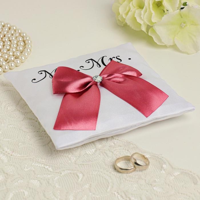Подушечка для колец Подушечка для колец "Смит", белая с розовым бантом