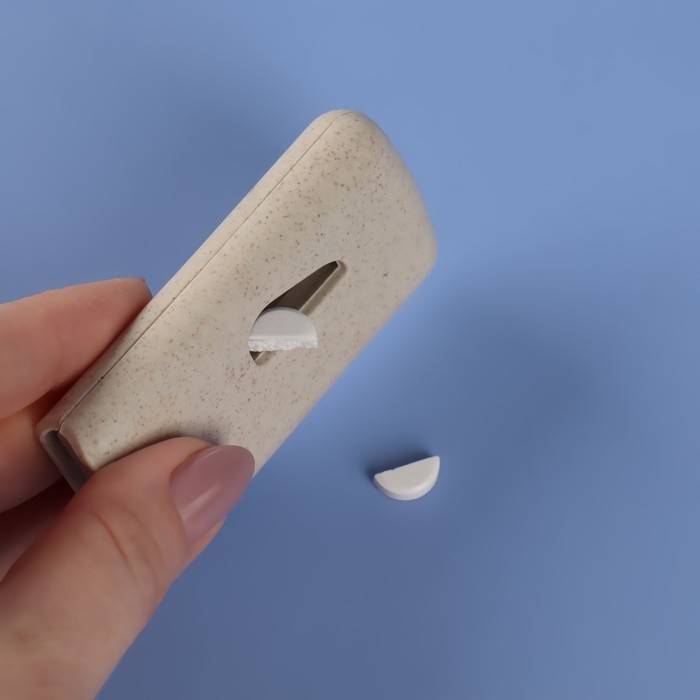 Таблетница с делителем, 8 × 4 × 1,5 см, 1 секция, цвет МИКС Таблетница с делителем, 8 × 4 × 1,5 см, 1 секция, цвет МИКС