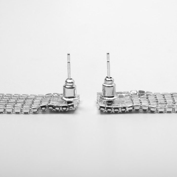 Серьги висячие со стразами «Водопад» на прямоугольнике, цвет белый в серебре, 12см Серьги висячие со стразами «Водопад» на прямоугольнике, цвет белый в серебре, 12см