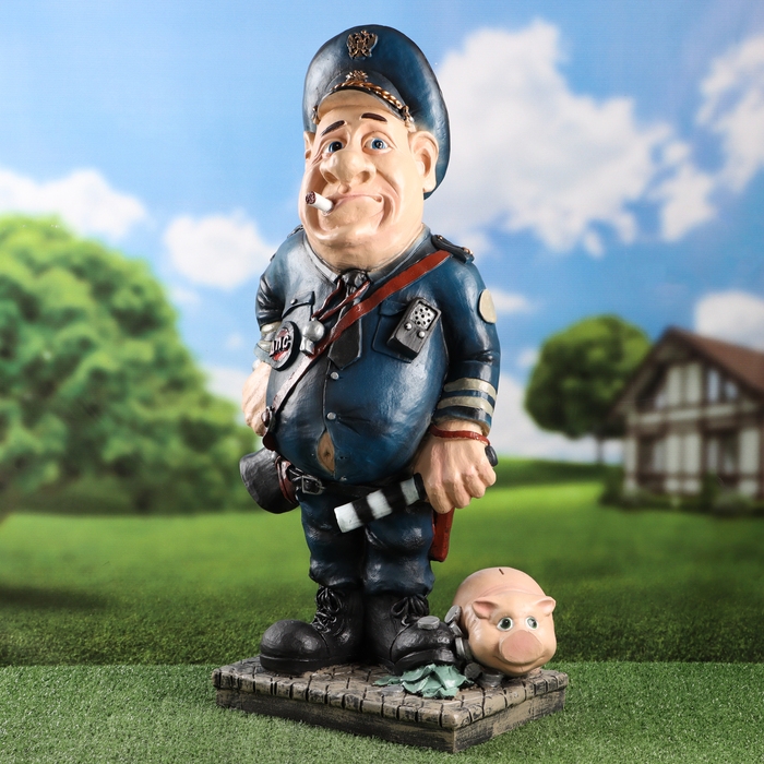 Садовая фигура  Садовая фигура "Полицейский со свинкой" 78х46см