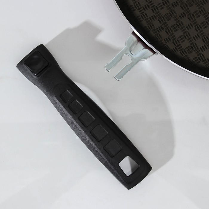 Сковорода «Альфа», d=28 см, съёмная ручка, стеклянная крышка, антипригарное покрытие, цвет бордовый Сковорода «Альфа», d=28 см, съёмная ручка, стеклянная крышка, антипригарное покрытие, цвет бордовый