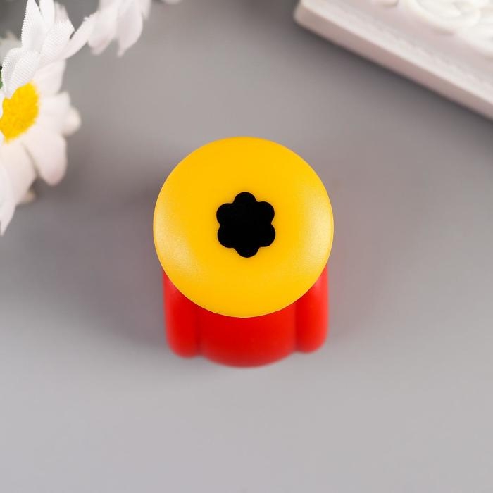 Дырокол фигурный кнопка Дырокол фигурный кнопка "Цветок" рисунок d=0,9 см МИКС 4х4,5х3 см