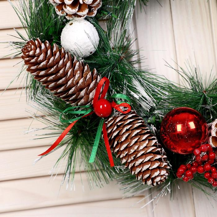 Венок новогодний d-30 см  Венок новогодний d-30 см "Шишечки с шариками"
