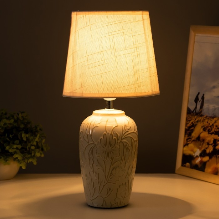 Настольная лампа Настольная лампа "Доминика" Е27 40Вт бежево-белый 18х18х37 см RISALUX