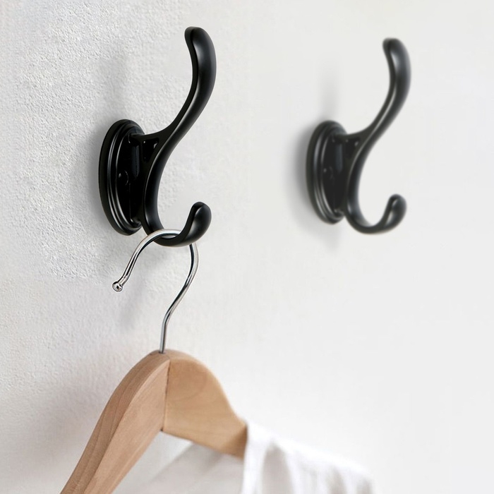 Крючок мебельный CAPPIO FLOW, двухрожковый, черный Крючок мебельный CAPPIO FLOW, двухрожковый, черный