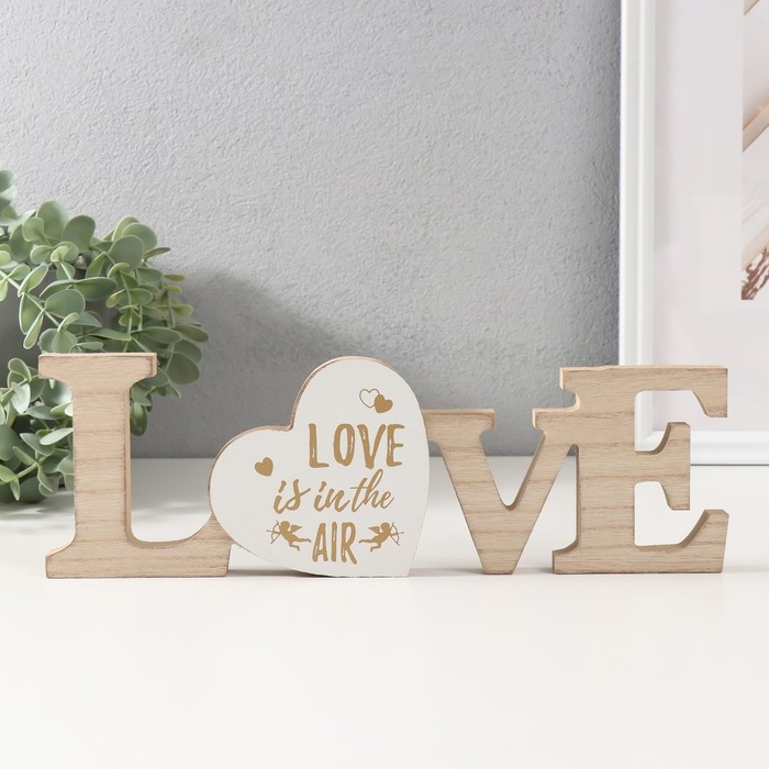 Сувенир дерево  Сувенир дерево "Надпись - Любовь витает в воздухе" 1,8х29,6х9,7 см