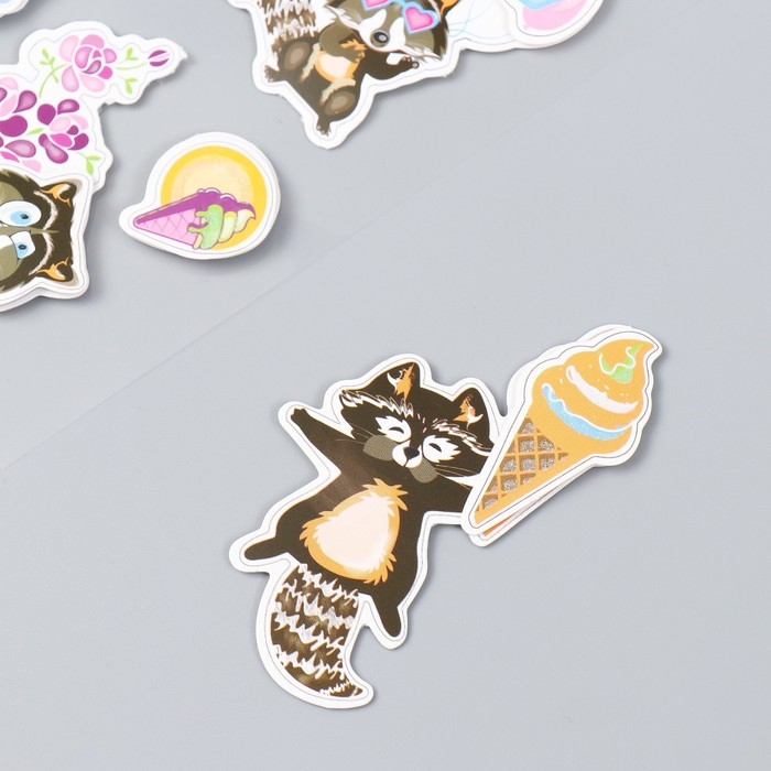 Наклейка картон 2 слоя Наклейка картон 2 слоя "Неугомонные еноты" 17х12 см