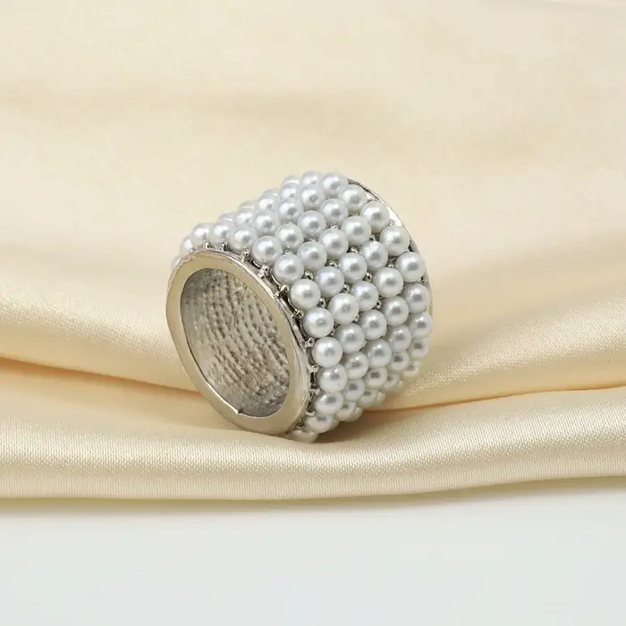 Муфта для платка &laquo;Жемчужинка&raquo;, белая в серебре