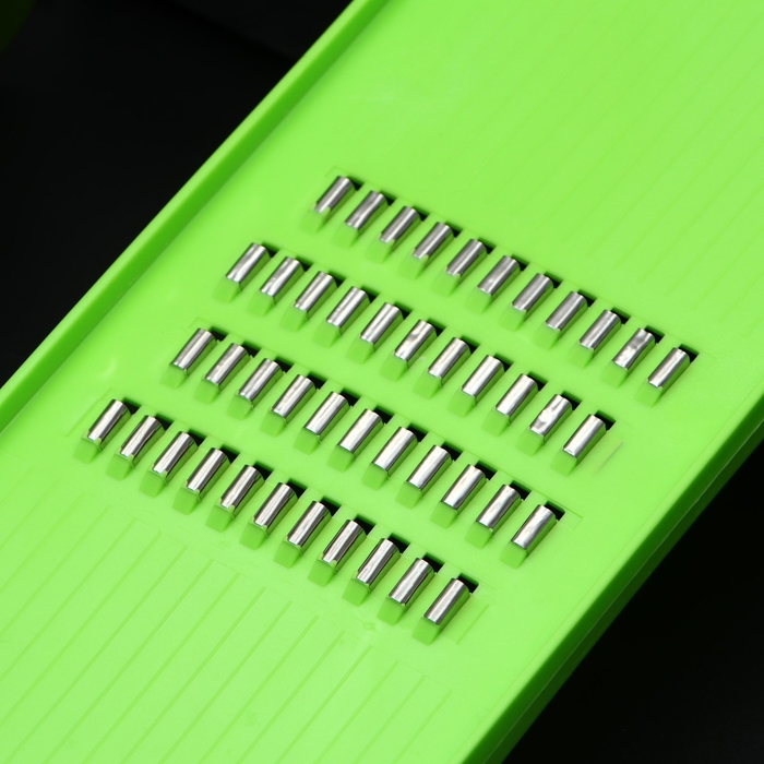 Тёрка для корейской моркови Доляна «Помощник», четырёхрядная, 29×10×1 см, цвет зелёный Тёрка для корейской моркови Доляна «Помощник», четырёхрядная, 29×10×1 см, цвет зелёный