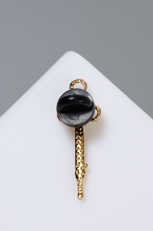 Значок «Шприц» карпульный мини, цвет красный в золоте Значок «Шприц» карпульный мини, цвет красный в золоте