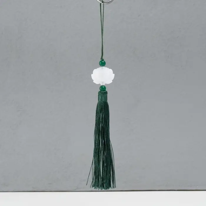 Подвеска текстиль, пластик Подвеска текстиль, пластик "Кисть. Лотос" тёмно-зелёная 1,2х2,7х14,5 см