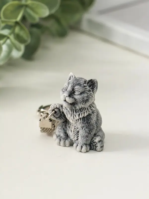 Брелок Брелок "Котенок с поднятой лапкой маленький" 3,5 см