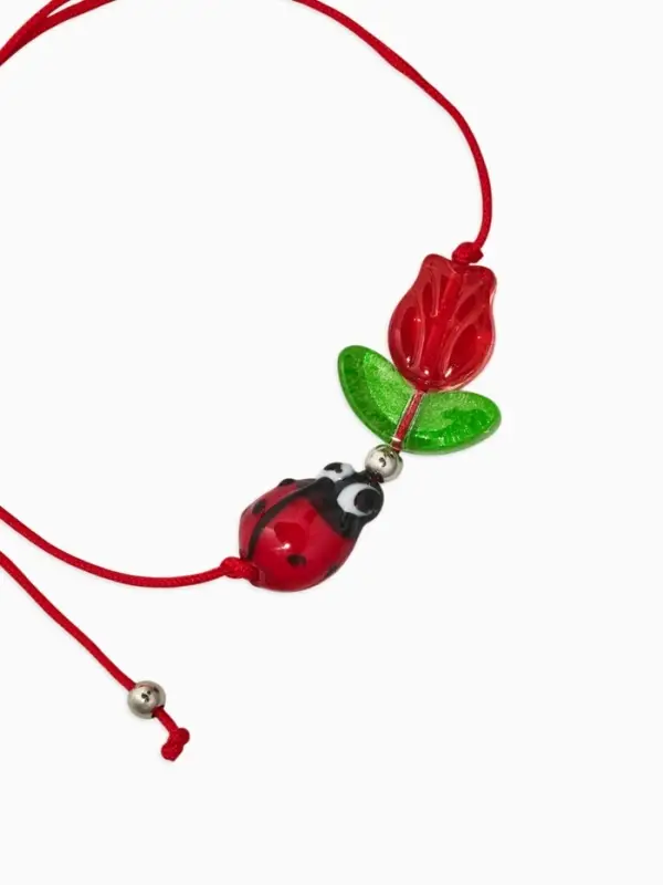 Браслет-оберег &laquo;Красная нить&raquo; тюльпан с божей коровкой, цвет красно-зелёный