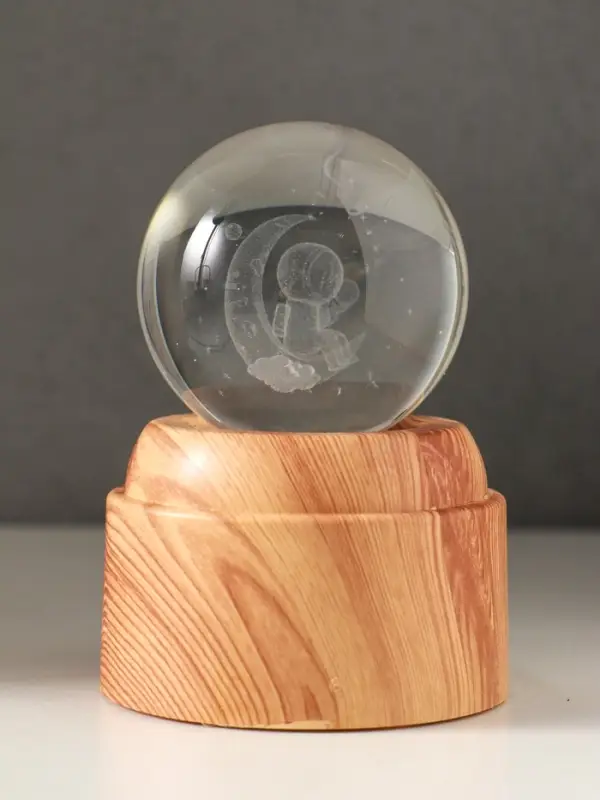 Сувенир стекло свет Сувенир стекло свет "Шар. Космонавт на месяце" 6хLED шар d=6 см, крутится, USB 7х7х10 см