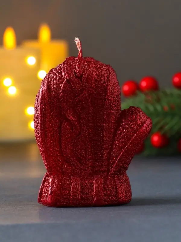 Свеча "Варежка", лак красный