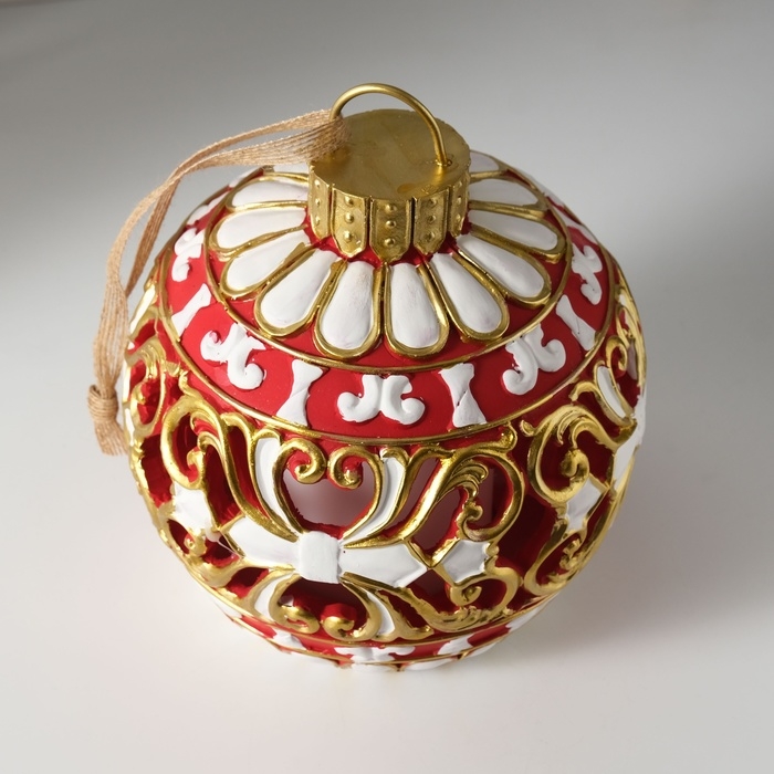 Сувенир полистоун свет Сувенир полистоун свет "Новогодний шар красный с белыми узорами" 16,5х16,5х20 см