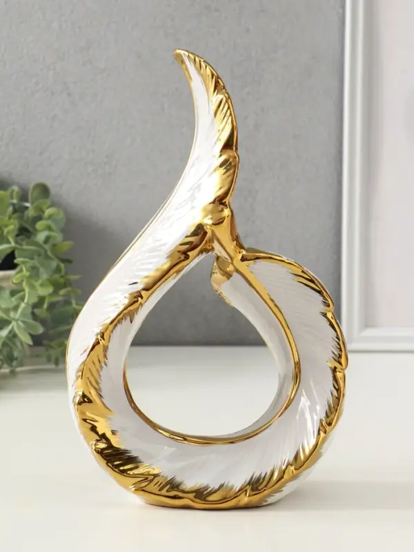 Сувенир керамика Сувенир керамика "Изогнутое пёрышко" белый с золотом 9х17,5х29,5 см