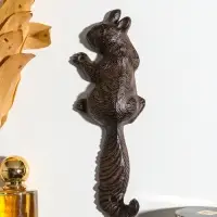 Крючок настенный &laquo;Белка&raquo;, ключница декоративная, чугун, 7&times;22&times;2.5 см