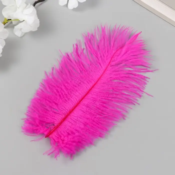 Перо декоративное страуса "Фуксия" h=15-20 см