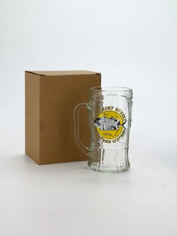 Кружка пивная стеклянная «Крепкому мужику, со светлым будущим», 500 мл Кружка пивная стеклянная «Крепкому мужику, со светлым будущим», 500 мл