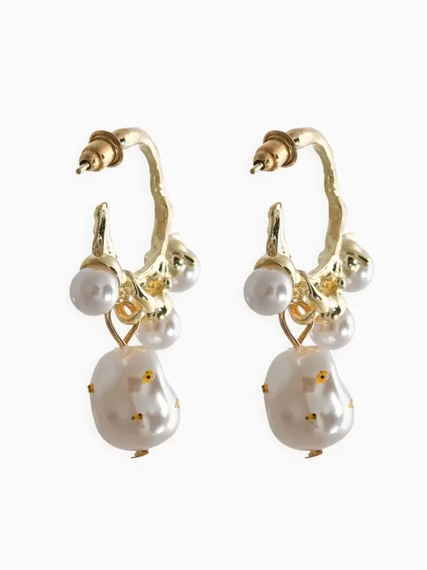 Серьги-кольца с жемчугом Серьги-кольца с жемчугом "Бусинки в крапинку", цвет белый в золоте