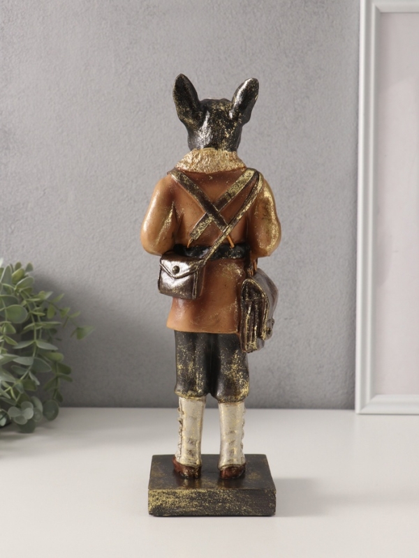 Сувенир полистоун "Бульдог-охотник в тулупе" 8х9,5х31,5 см