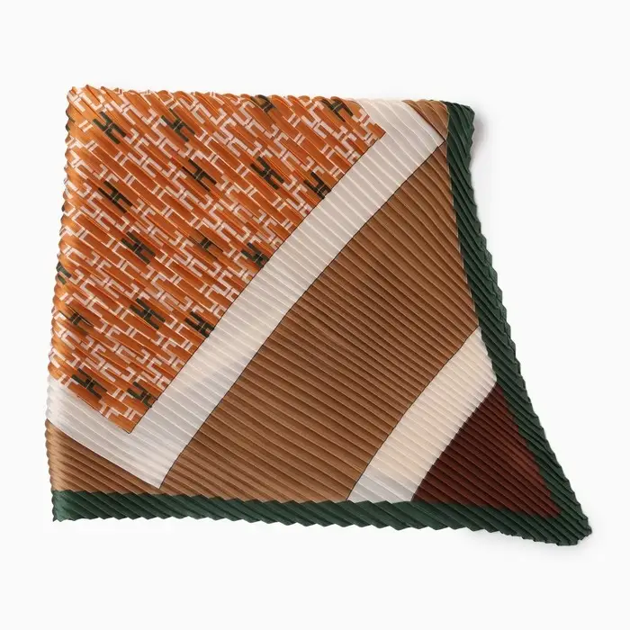 Плиссированный женский платок MINAKU, 70*70, цв.коричневый Плиссированный женский платок MINAKU, 70*70, цв.коричневый