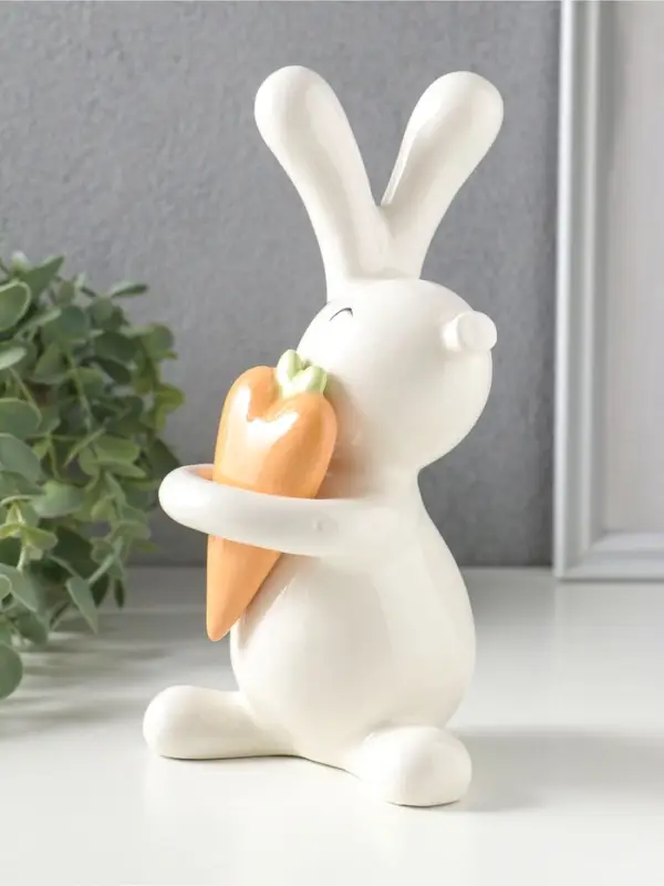 Сувенир керамика "Белый зайчик с морковкой-сердцем" 10,8х9,6х19,3 см