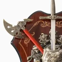 Панно на стену &laquo;Геральдика. Конь и лев с доспехами&raquo;, декор настенный, щит декоративный