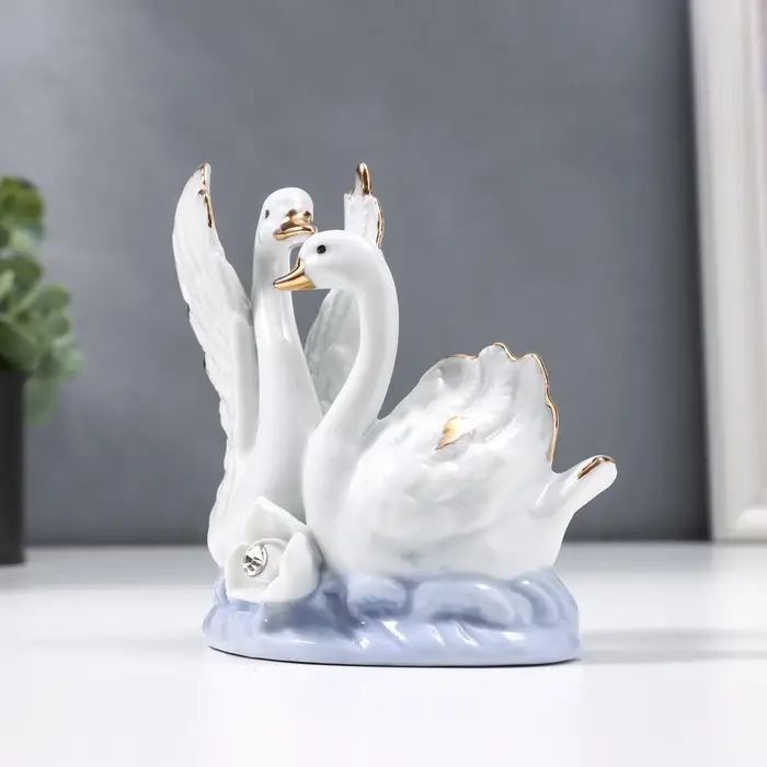 Фигурка керамика &laquo;2 лебедя с розой&raquo;, 10&times;5.5&times;11 см