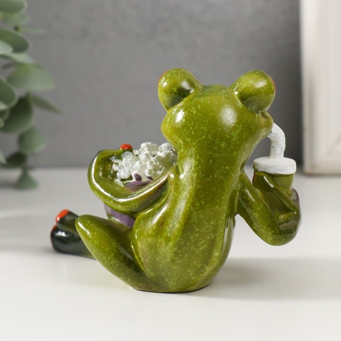 Сувенир полистоун лак "Лягушонок с попкорном и лимонадом" 8,5х11х8 см